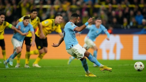 Riyad Mahrez penalty miss vs Dortmund